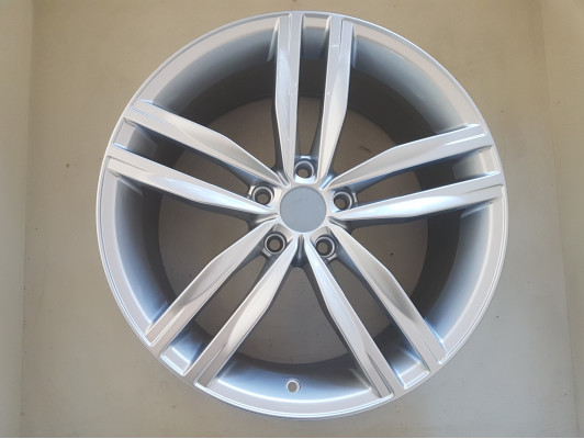 DY168 8X18 5X112 ET45 57,1 SILVER